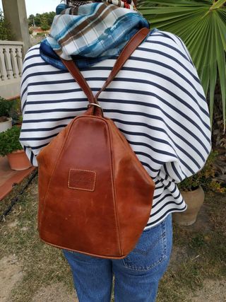 Mochila piel de segunda mano por 14 EUR en Monserrat en WALLAPOP