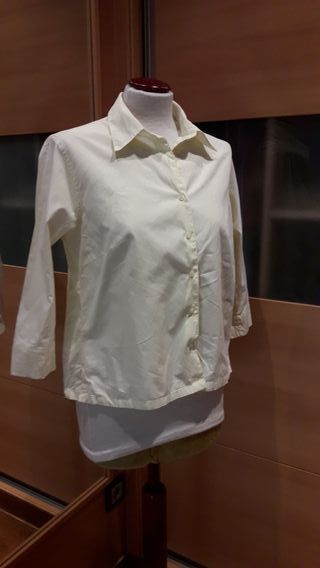 Camisa amarilla clara. Talla L de segunda mano por 4 € en El Camisa amarilla clara. Talla L de segunda mano por 4 € en El