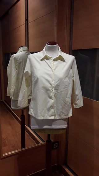 Camisa amarilla clara. Talla L de segunda mano por 4 € en El Camisa amarilla clara. Talla L de segunda mano por 4 € en El