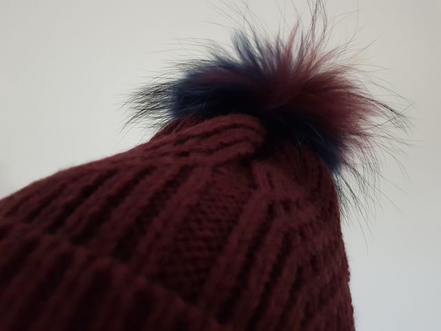 Gorro de lana con pompón de pelo