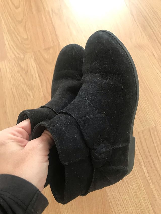 Botines ante negro talla 30.