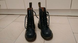 Botas Dr Martens azul marino de segunda mano por 55 EUR en Bilbao en  WALLAPOP