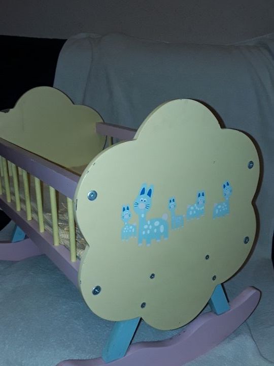 cuna balancín para muñecas