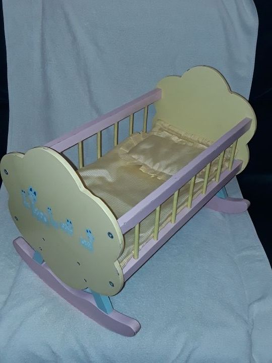 cuna balancín para muñecas