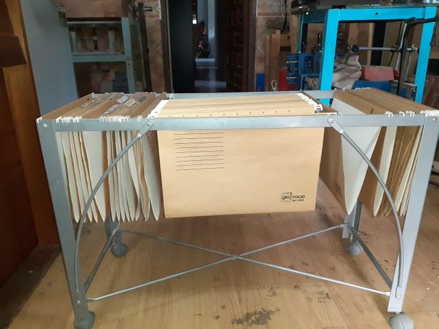 archivador con carpetas