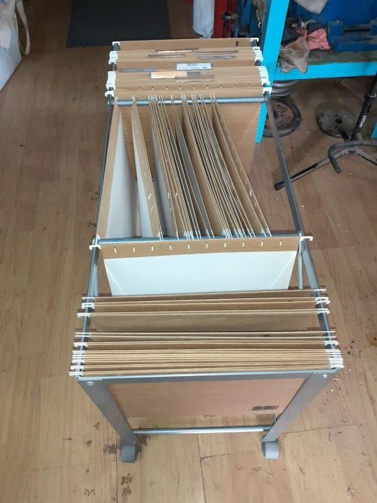 archivador con carpetas