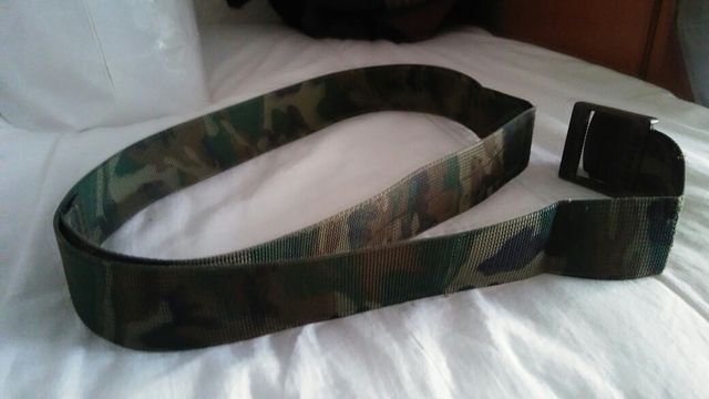 Cinturón. Verde camuflaje
