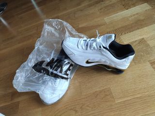 nike shox r4 dorados