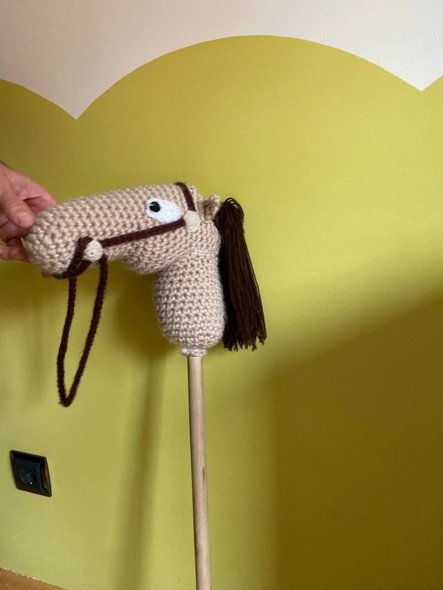 Antico giocattolo in legno per cavalli