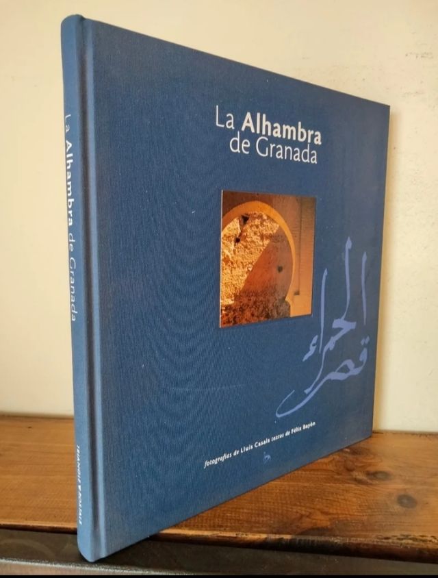 Libros variados con diferentes precios