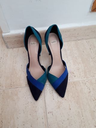 Zapatos Bicolor Zara de segunda mano por 5 EUR en Móstoles en WALLAPOP