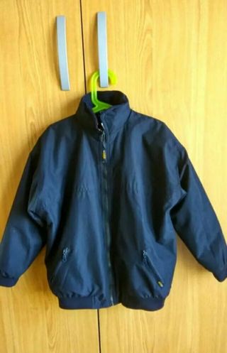 Cazadora niñ@, tipo Slam. de segunda mano por 24 EUR en Santiago de  Compostela en WALLAPOP