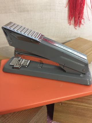 Antigua Grapadora Petrus 232. de segunda mano por 15 EUR en Getafe en  WALLAPOP