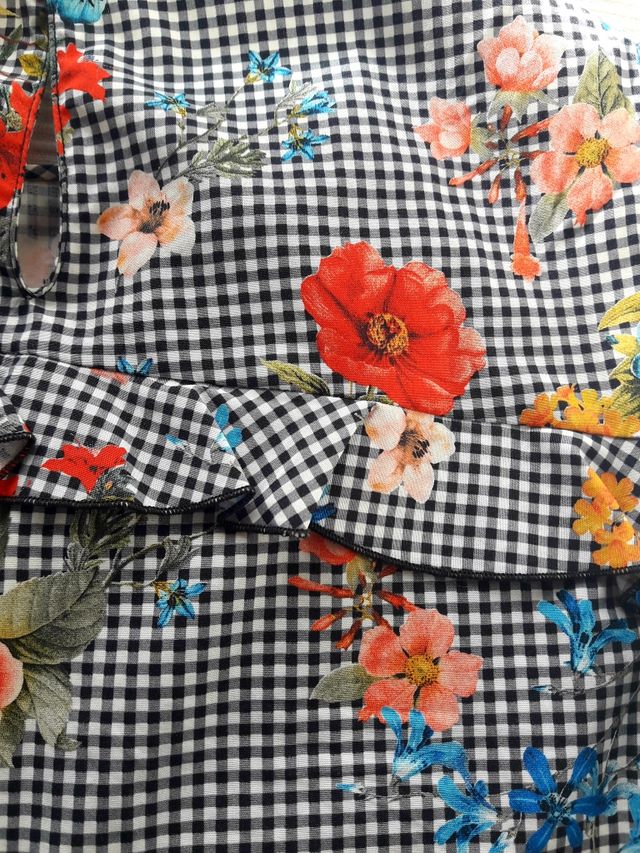 Top asimetrico de Zara cuadros vichy y lazo