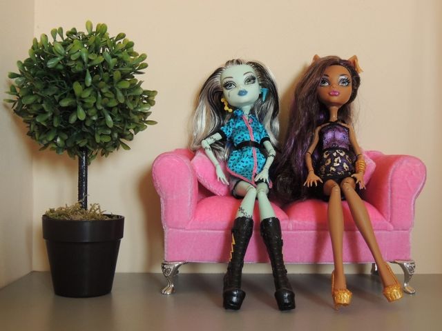 Sofá escala 1:6 para muñecas