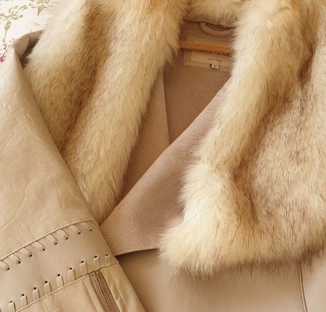 Abrigo piel sintética blanco River Island