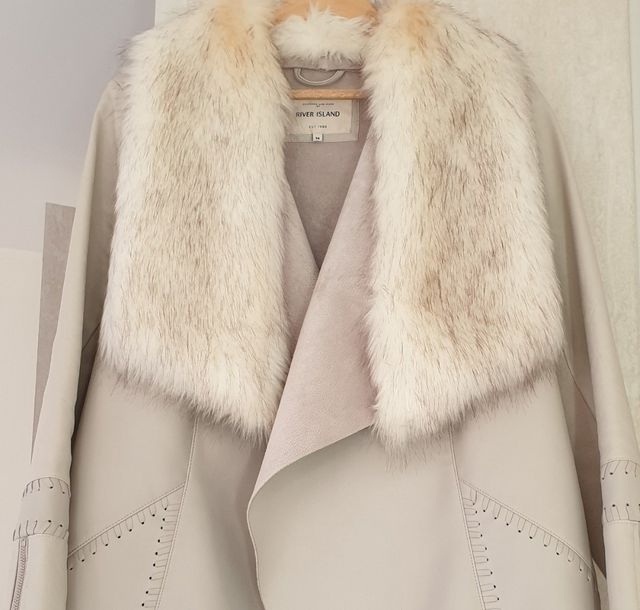 Abrigo piel sintética blanco River Island