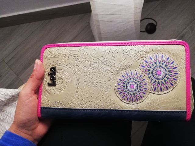 Billetera LOIS