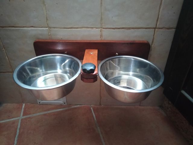 comedero y bebedero de pared