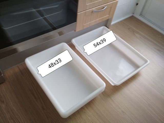 Bandejas para usar en los bajos de la cocina.