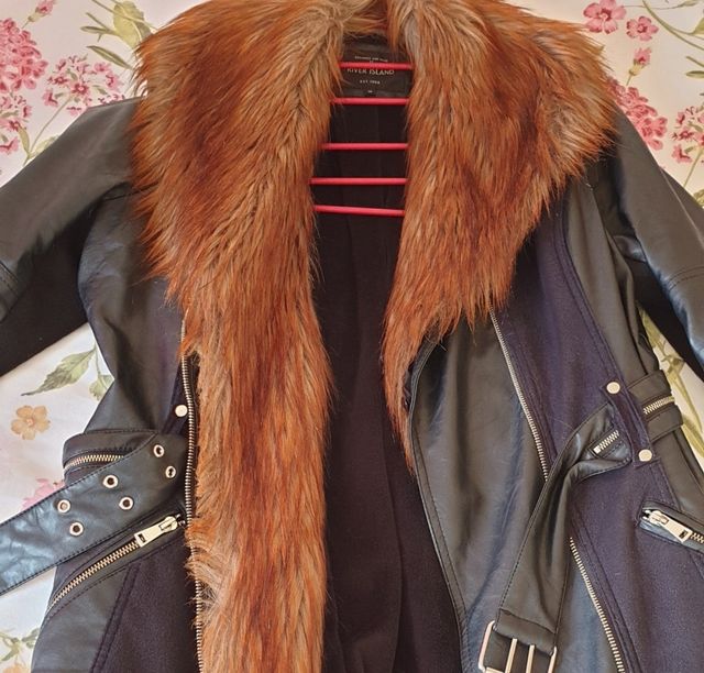 Abrigo piel sintética negro River Island