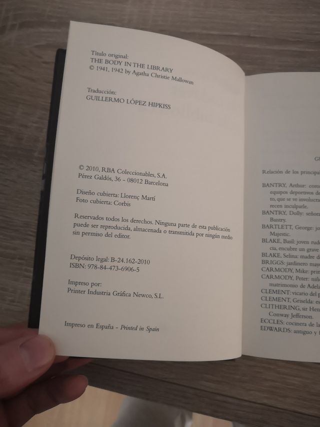 Un cadáver en la biblioteca, Agatha Christie