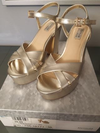 Sandalias tacon fórmula joven de segunda mano por 6 EUR en Zaragoza en  WALLAPOP
