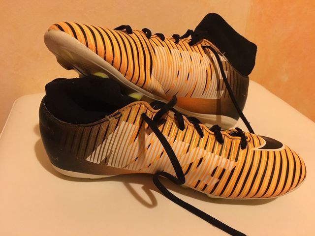 Botas de fútbol con calcetín