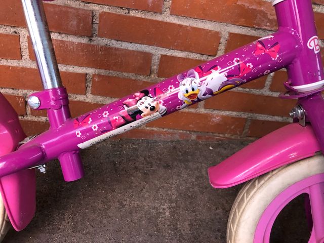 Bicicleta de niña de Minnie Mouse y Daisy