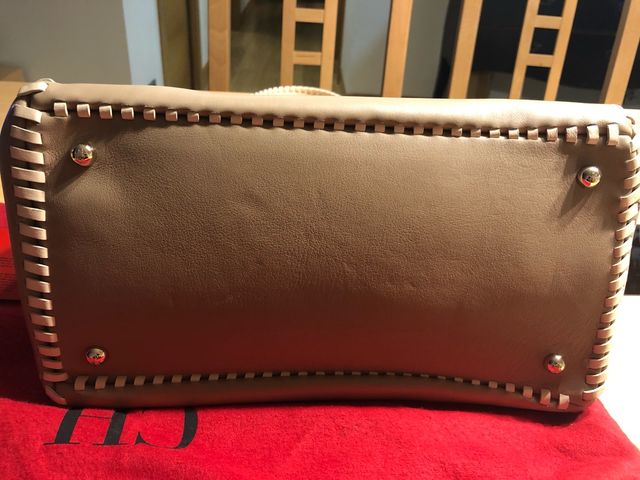 Baret Carolina Herrera