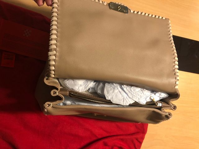 Baret Carolina Herrera