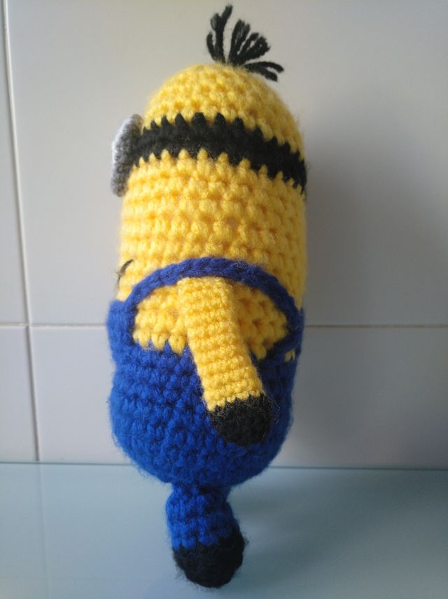 Peluche Minion Stuart crochet