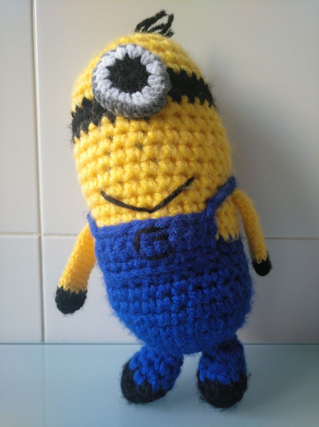 Peluche Minion Stuart crochet