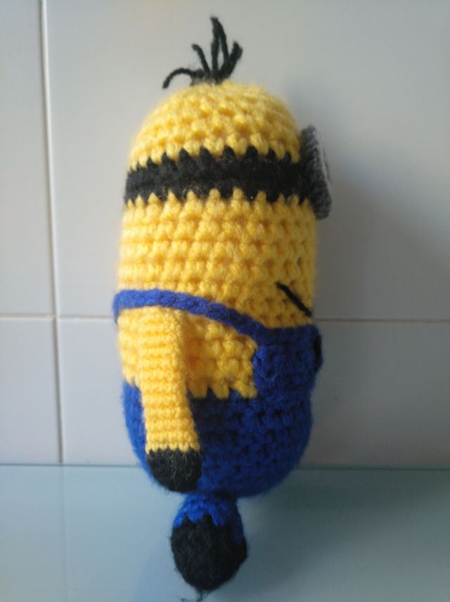 Peluche Minion Stuart crochet