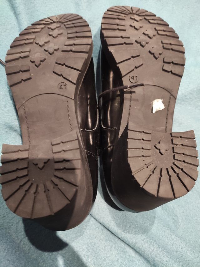 zapatos de piel 41. tacón medio .