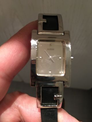 Reloj Guess negro de segunda mano en Barcelona en WALLAPOP guess cambiar pila reloj tapa presion