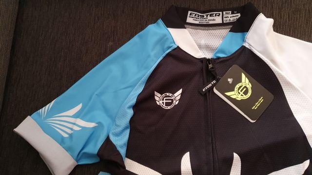 equipación marcha Alberto contador