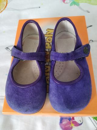 Zapatos Merceditas Niña. Moradas\\/Violetas. T 20 de segunda mano por 15 EUR  en Zaragoza en WALLAPOP