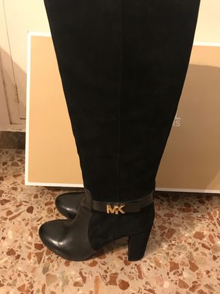 Botas altas Michael Kors perfectas de segunda mano por 290 EUR en Vilassar  de Mar en WALLAPOP