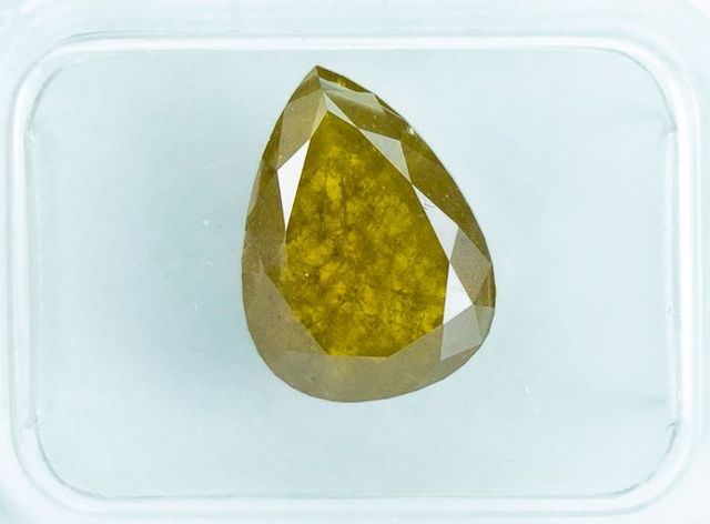 Diamante Fancy Deep Greenish Yellow