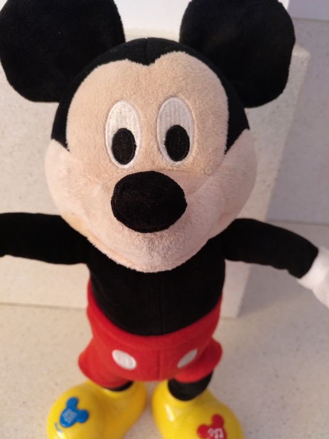 Mickey cuenta cuentos con música y voz original