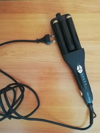 Ondulador Christina Aguilera de segunda mano por 20 EUR en Mondújar en  WALLAPOP