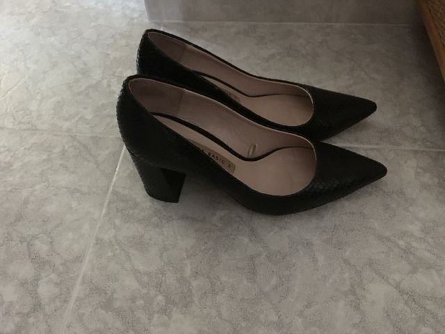 Zapato mujer tacón ancho de Zara