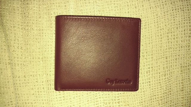 inercia triunfante Publicidad Cartera de piel de hombre inercia triunfante Publicidad Cartera de piel de hombre