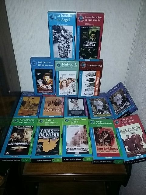 Muitos filmes VHS.