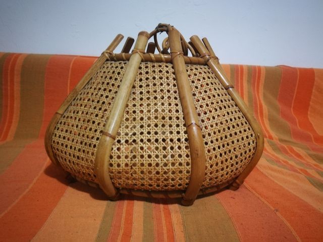 Lampara de bambú y cesta de minbre