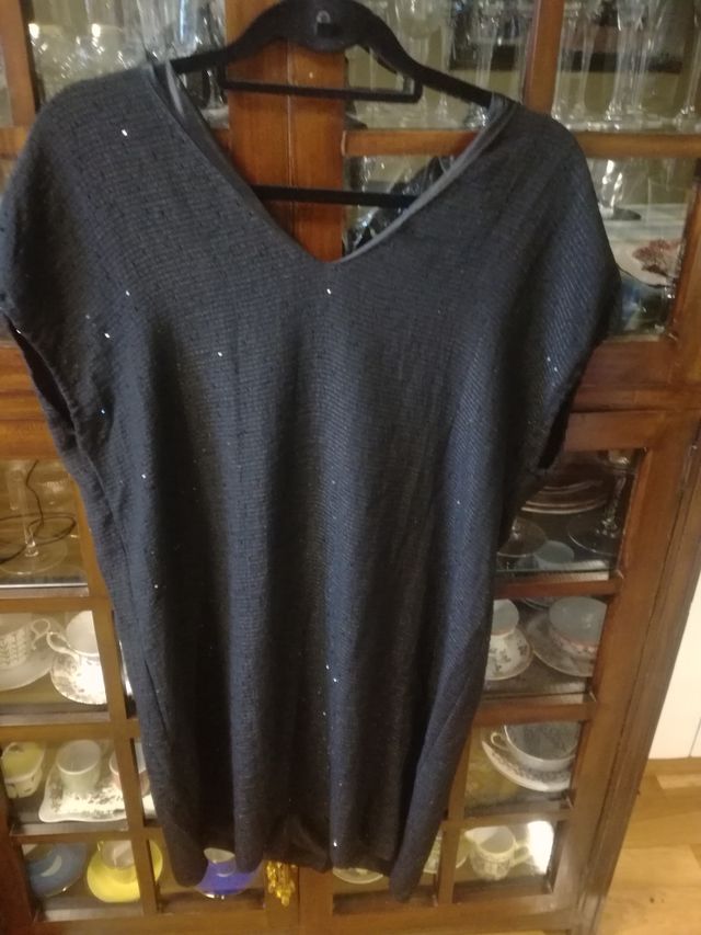 Vestido negro con apliques lentejuelas
