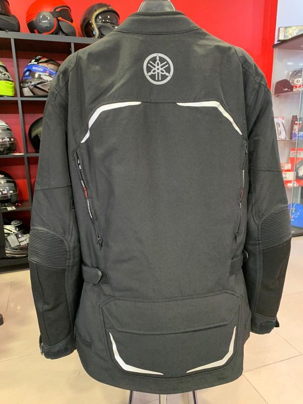 Chaqueta Motera Yamaha con protecciones.