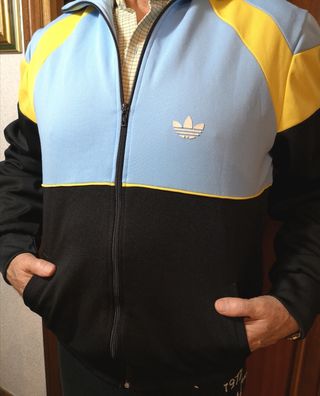 Chandal Adidas retro de segunda mano en Madrid en WALLAPOP