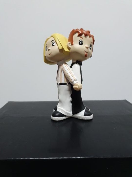 coppia di ragazzi per torta